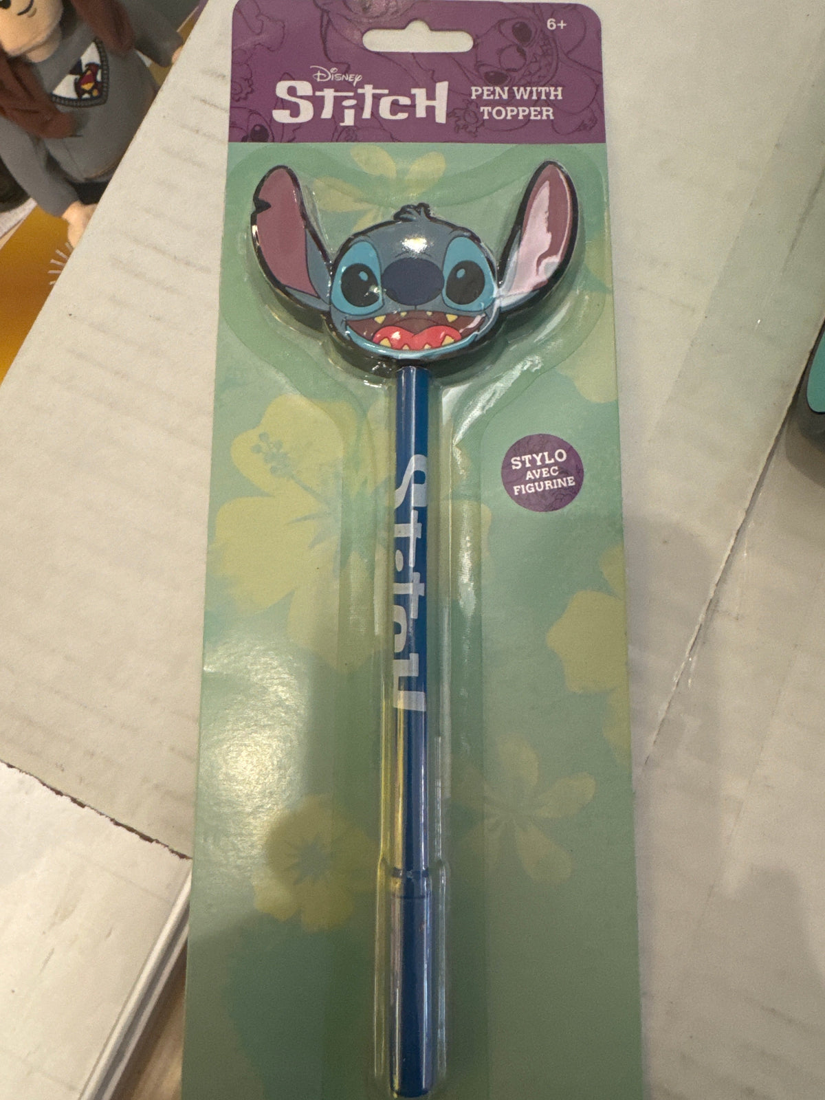STITCH PEN WITH SHAPED
TOPPER ON CARD Groupe ricochet