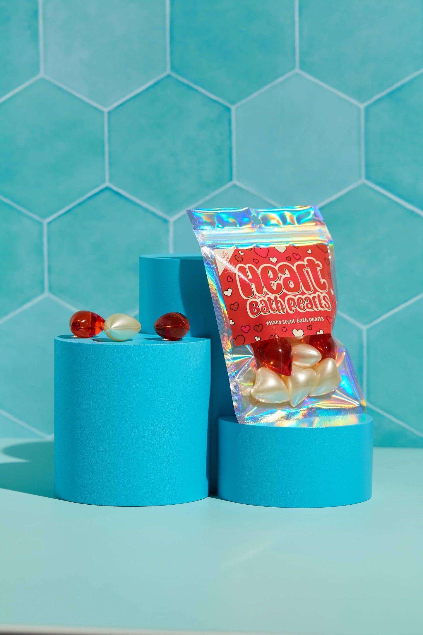 Lot de 10 perles de bain en forme de cœur. Parfumé à la fraise et à la vanille