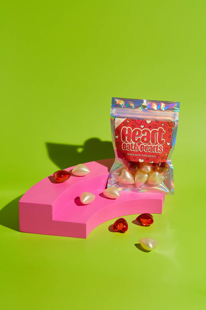 Lot de 10 perles de bain en forme de cœur. Parfumé à la fraise et à la vanille