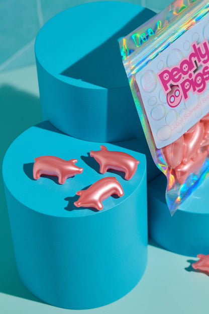 Cochons nacrés. Lot de 10 perles de bain en forme de cochon. Parfum de lotus. Bare Boutique