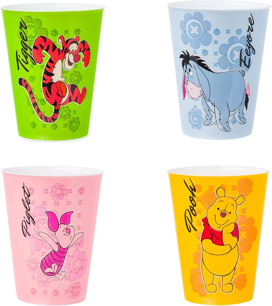 Ensemble de mini-tasses en plastique Winnie the Pooh Group Style, 4 pièces, 1,5 oz Ma boutique