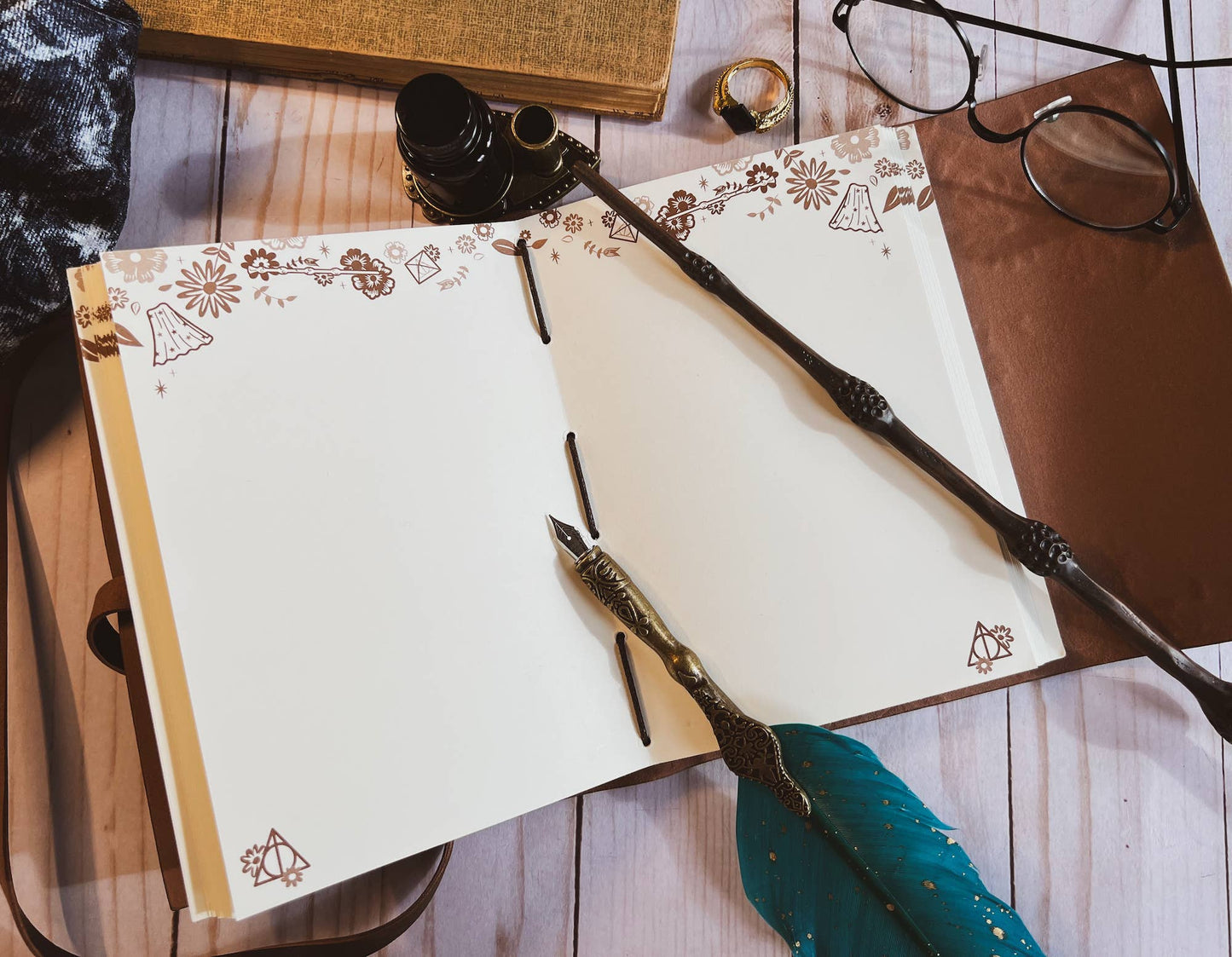 Journal enveloppé en cuir Harry Potter Deathly Hallows