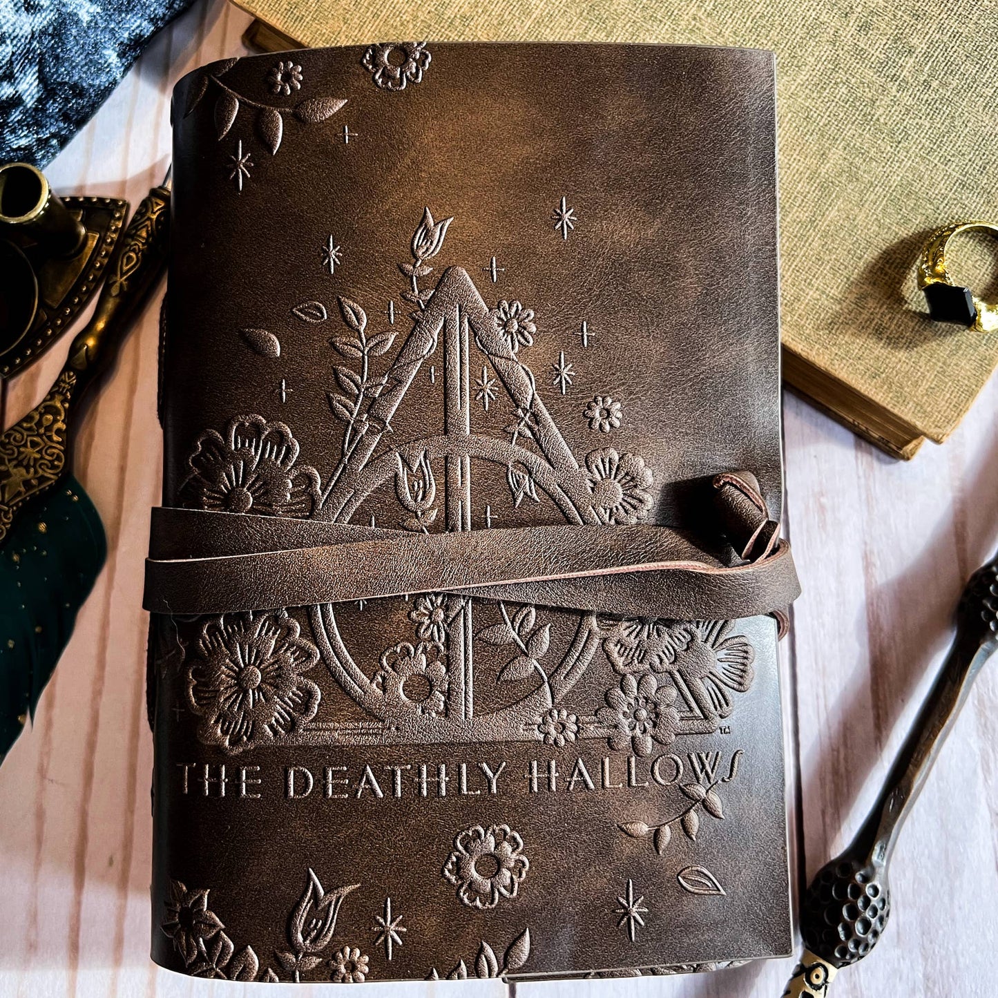 Journal enveloppé en cuir Harry Potter Deathly Hallows